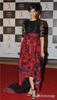 Sonam Kapoor feet photo thumbnail