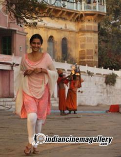 Sonam Kapoor feet photo thumbnail