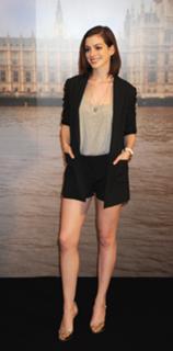Anne Hathaway feet photo thumbnail