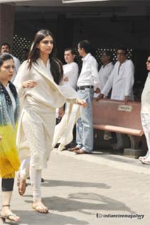 Sonam Kapoor feet photo thumbnail