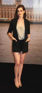 Anne Hathaway feet photo thumbnail