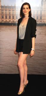 Anne Hathaway feet photo thumbnail