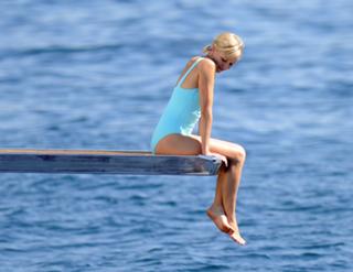 Naomi Watts feet photo thumbnail