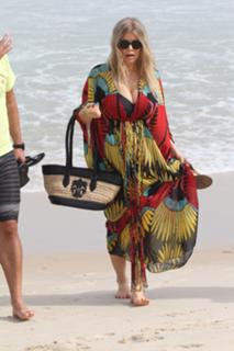 Fergie feet photo thumbnail