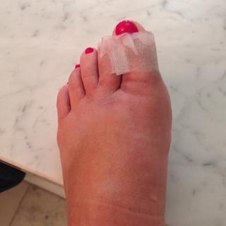 Angela Kinsey feet photo thumbnail