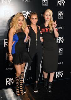 Rita Ora feet photo thumbnail