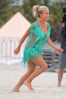 Kendra Wilkinson feet photo thumbnail