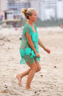 Kendra Wilkinson feet photo thumbnail