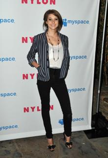 Shailene Woodley feet photo thumbnail