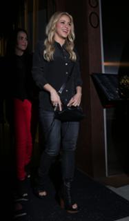 Shakira feet photo thumbnail