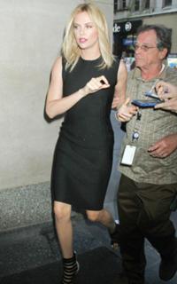 Charlize Theron feet photo thumbnail