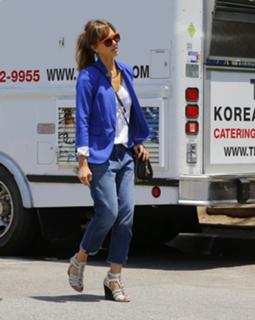 Jessica Alba feet photo thumbnail