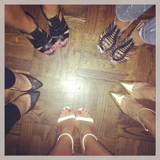 Julianne Hough feet photo thumbnail