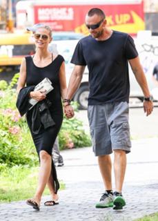 Heidi Klum feet photo thumbnail