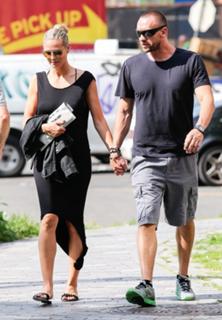 Heidi Klum feet photo thumbnail