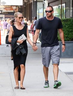 Heidi Klum feet photo thumbnail