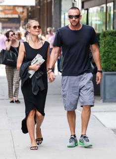 Heidi Klum feet photo thumbnail