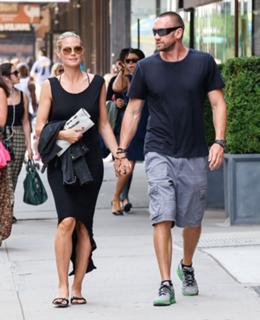 Heidi Klum feet photo thumbnail