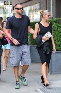 Heidi Klum feet photo thumbnail