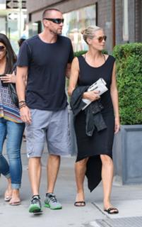 Heidi Klum feet photo thumbnail