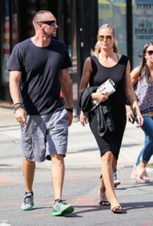 Heidi Klum feet photo thumbnail