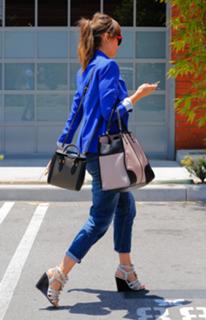 Jessica Alba feet photo thumbnail