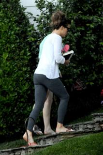 Kate Beckinsale feet photo thumbnail
