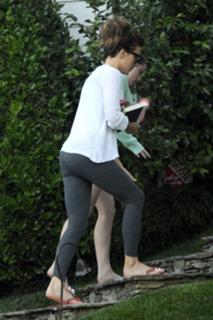 Kate Beckinsale feet photo thumbnail