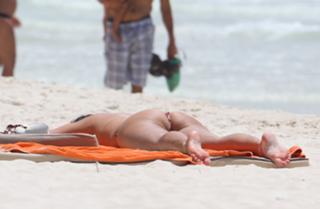 Kelly Brook feet photo thumbnail