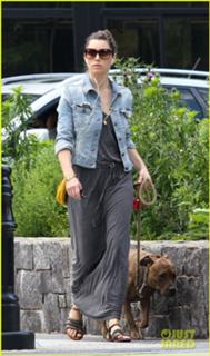 Jessica Biel feet photo thumbnail
