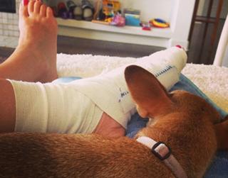 Angela Kinsey feet photo thumbnail