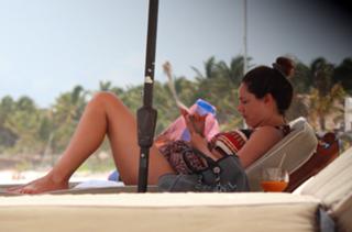 Kelly Brook feet photo thumbnail