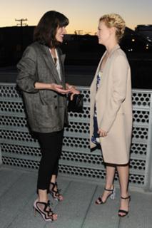 Milla Jovovich feet photo thumbnail