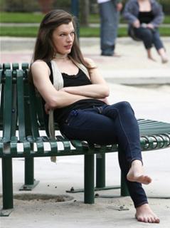 Milla Jovovich feet photo thumbnail