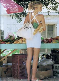 Claudia Schiffer feet photo thumbnail