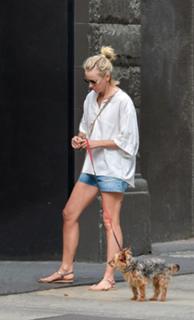 Naomi Watts feet photo thumbnail