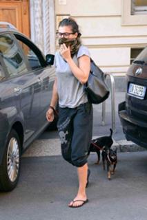 Elisabetta Canalis feet photo thumbnail