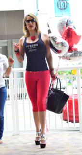Jennifer Nicole Lee feet photo thumbnail