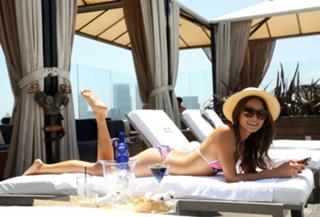 Jamie Chung feet photo thumbnail