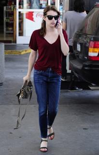 Emma Roberts feet photo thumbnail