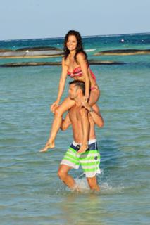 Brooke Burke feet photo thumbnail