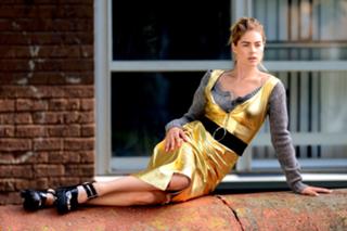 Doutzen Kroes feet photo thumbnail