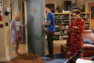 Kaley Cuoco feet photo thumbnail