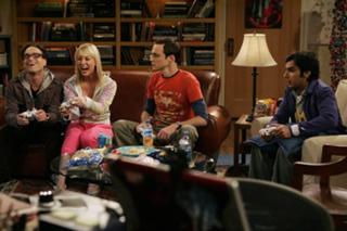 Kaley Cuoco feet photo thumbnail