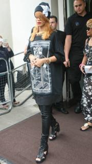Rihanna feet photo thumbnail