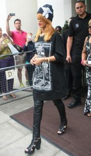 Rihanna feet photo thumbnail