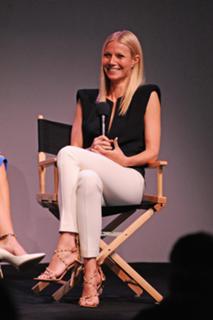 Gwyneth Paltrow feet photo thumbnail