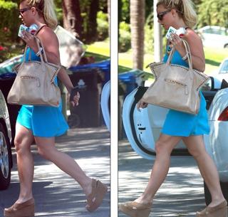Britney Spears feet photo thumbnail
