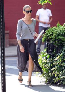 Sarah Jessica Parker feet photo thumbnail