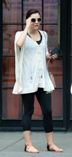 Katharine McPhee feet photo thumbnail